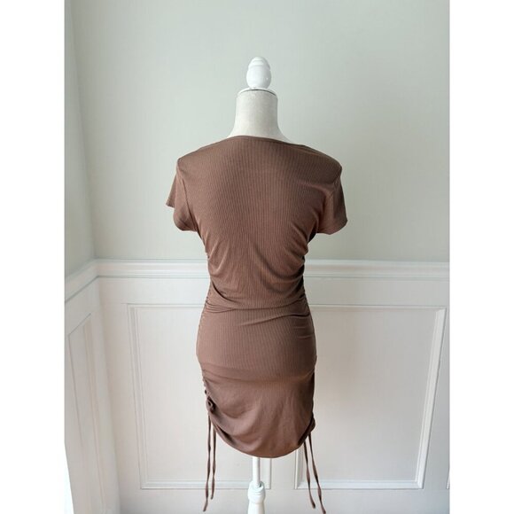 Brown Ribbed Ruched Side Stretch Dress With Short Sleeves & Adjustable Drawstrin - Picture 4 of 4